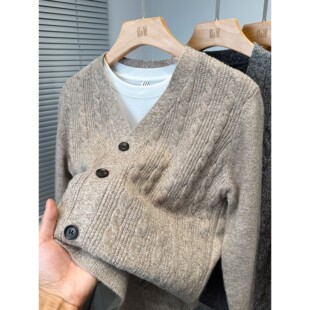 经典麻花针织开衫男V领秋冬季新款爸爸装中老年毛衣外套休闲外搭