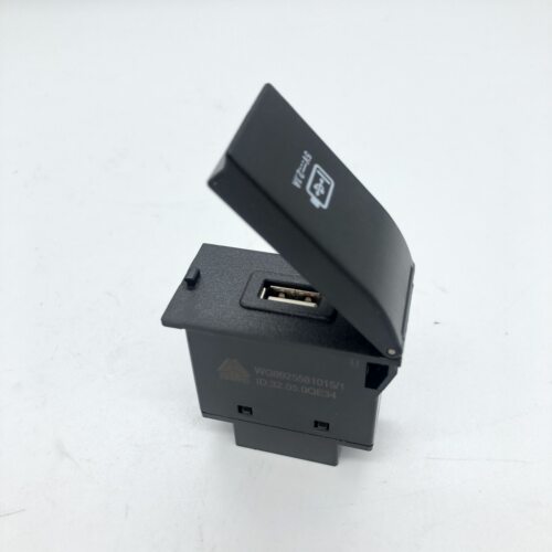 用于中国重汽豪沃T7H仪表台充电口车载手机USB插口开关原厂包邮