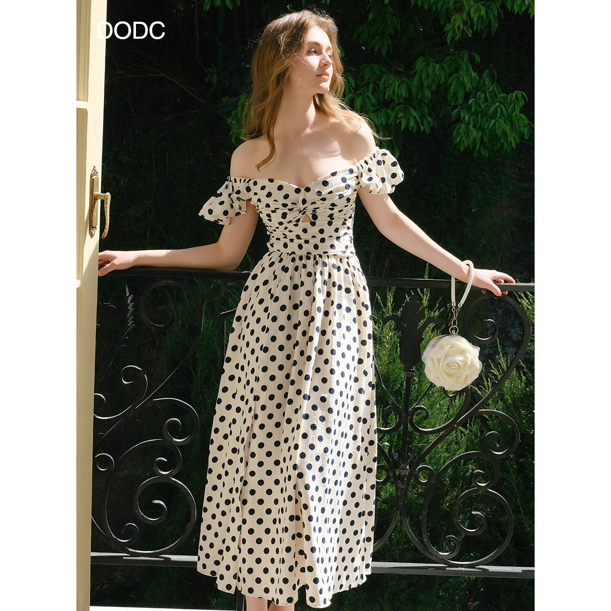 dodc法式波点连衣裙女2025夏季新款收腰显瘦小众设计感气质吊带裙