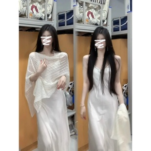 女夏季 慵懒风不规则气质斜肩针织防晒罩衫 缎面吊带连衣裙两件套