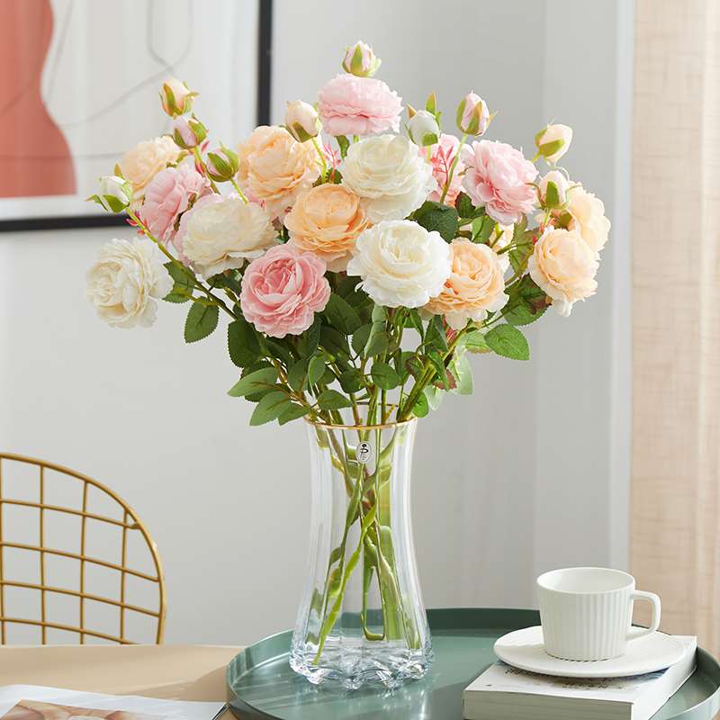 饭桌上的装饰花放电视柜两边的花餐桌上空调上放的装饰花摆件花