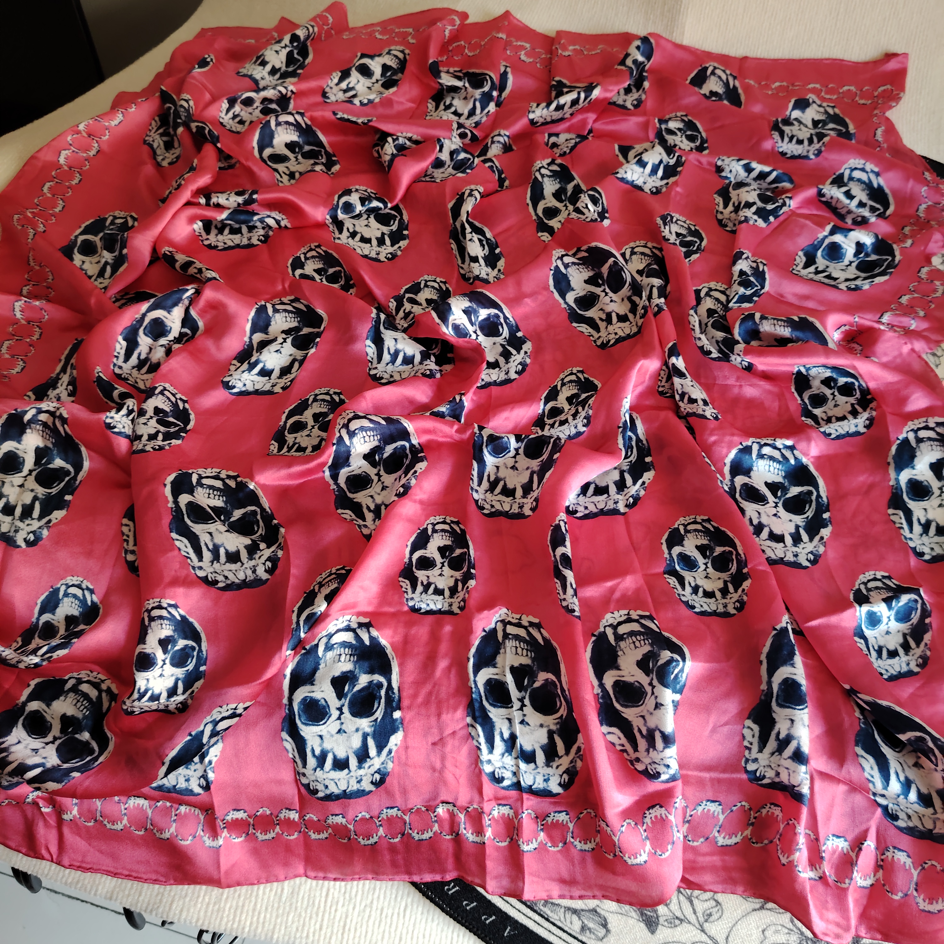 133真丝斜纹绸手卷边丝巾秋冬桑蚕丝百搭春秋大方巾欧美撞色围巾