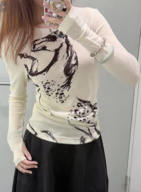 极简cosniu女装 印花弹力T恤衫修身版型长袖指孔羊毛打底衫女上衣