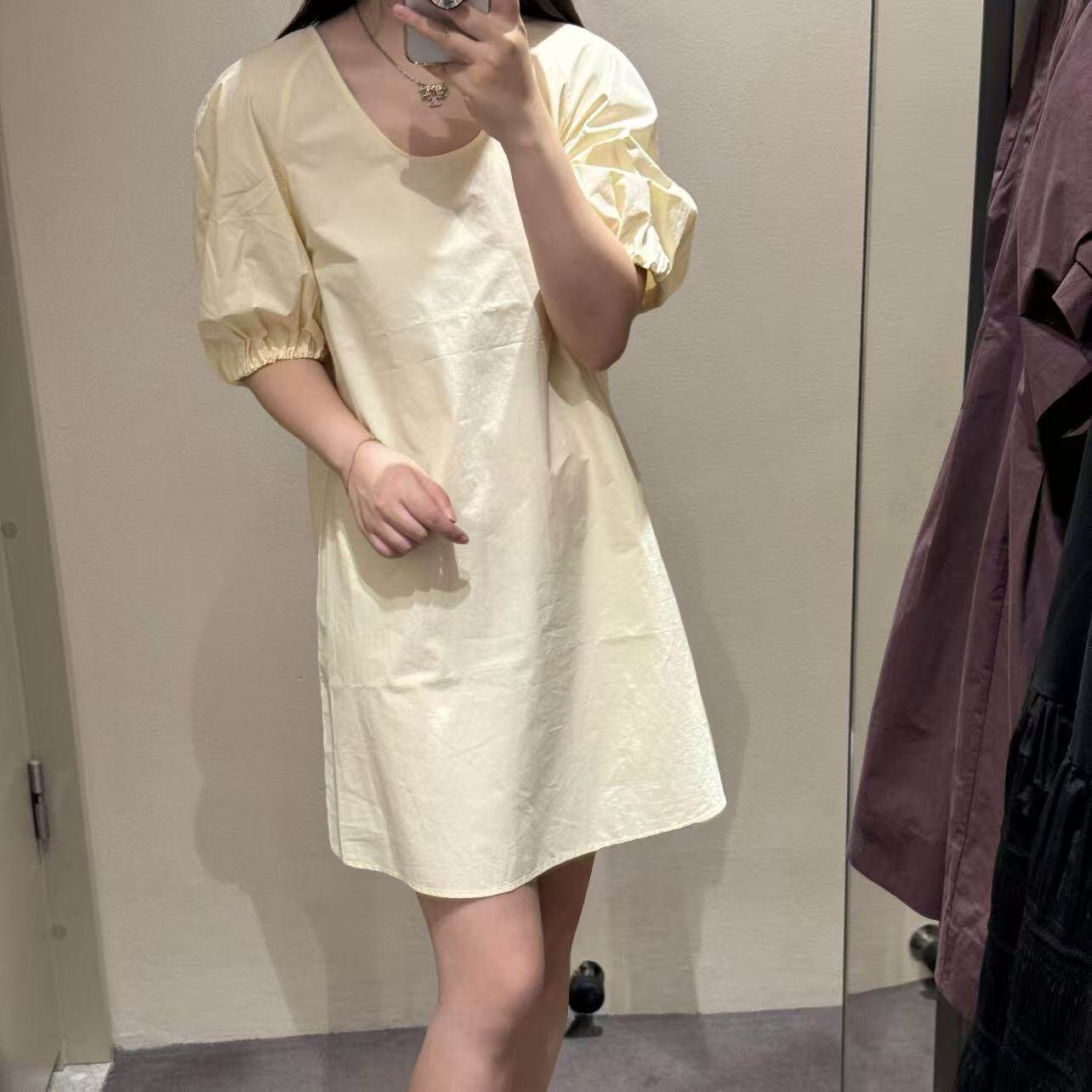 极简C家夏季纯色泡泡袖连衣裙