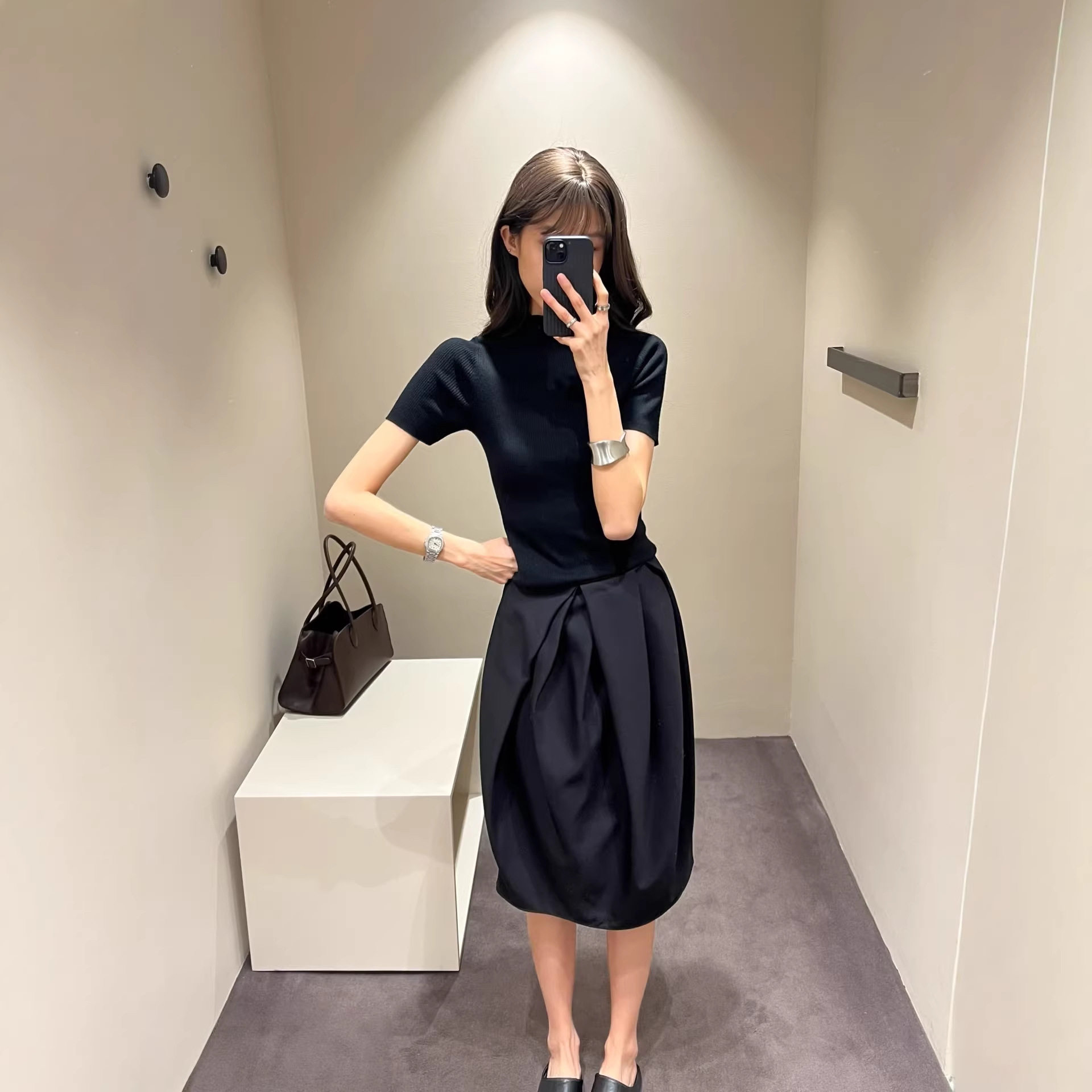CS女装标准版型百褶羊毛中长裙黑