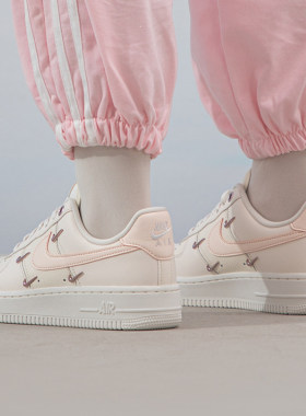 耐克女鞋2026夏Air Force 1空军一号四勾时尚运动板鞋 FV8110-181