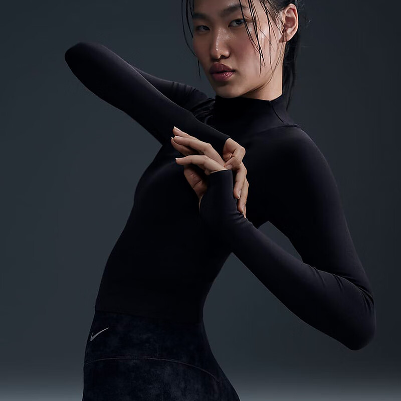 耐克女装2024秋季速干透气跑步训练拇指扣运动长袖T恤 FN3023-010