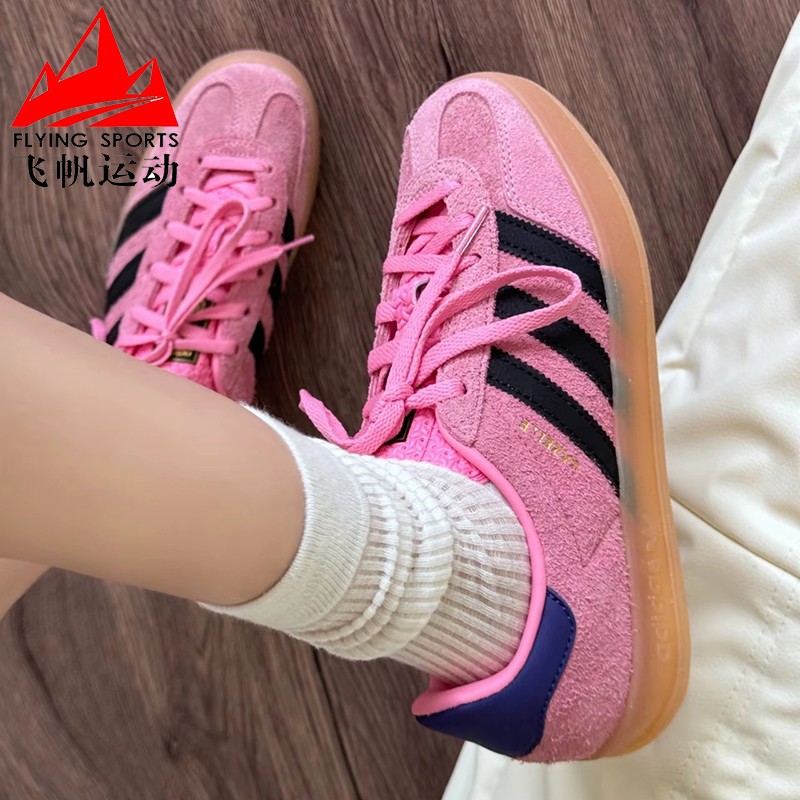 阿迪达斯三叶草女鞋2025冬GAZELLE草莓熊时尚T头德训鞋板鞋IE7002