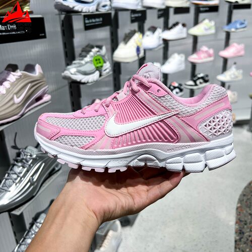 耐克女鞋2026秋新款Zoom Vomero 5粉白缓震透气跑步鞋 FJ2028-603