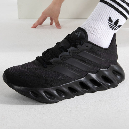 阿迪达斯减震透气厚底轻便跑步鞋