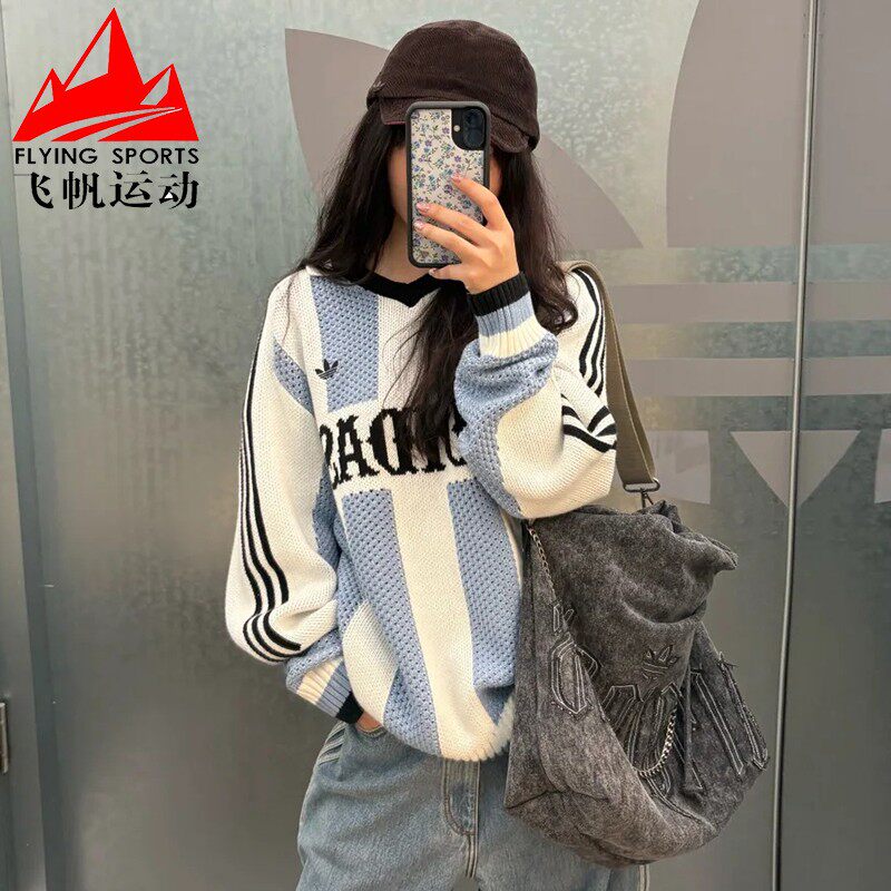 阿迪达斯三叶草男装2026冬宽松足球风针织衫费尔岛条纹毛衣KX4879