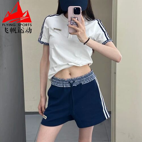 阿迪达斯三叶草女裤2026夏季珠地棉三条纹针织运动休闲短裤KU9394
