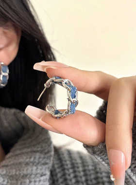 S925银针个性甜酷辣妹风蓝色牛仔布C字耳环小众链条设计耳饰