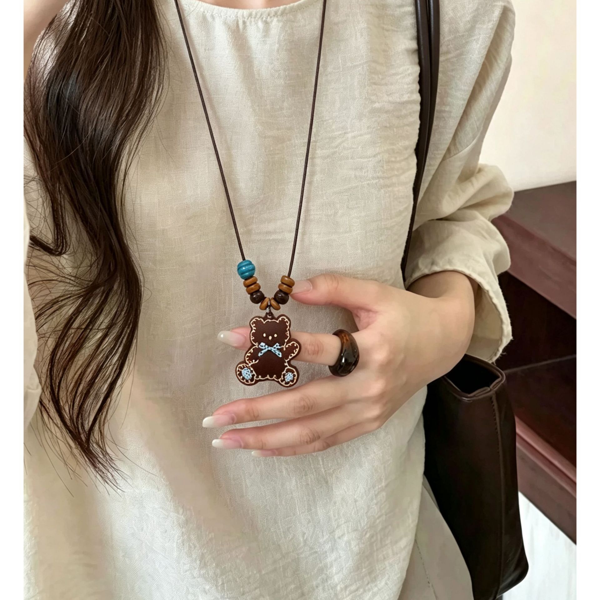 复古童趣卡通小熊小狗吊坠项链女可爱做旧木质串珠小羊皮绳毛衣链