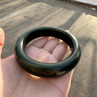 新疆和田玉手镯极细沙枣青泥鳅背天然和田玉温润细腻手饰