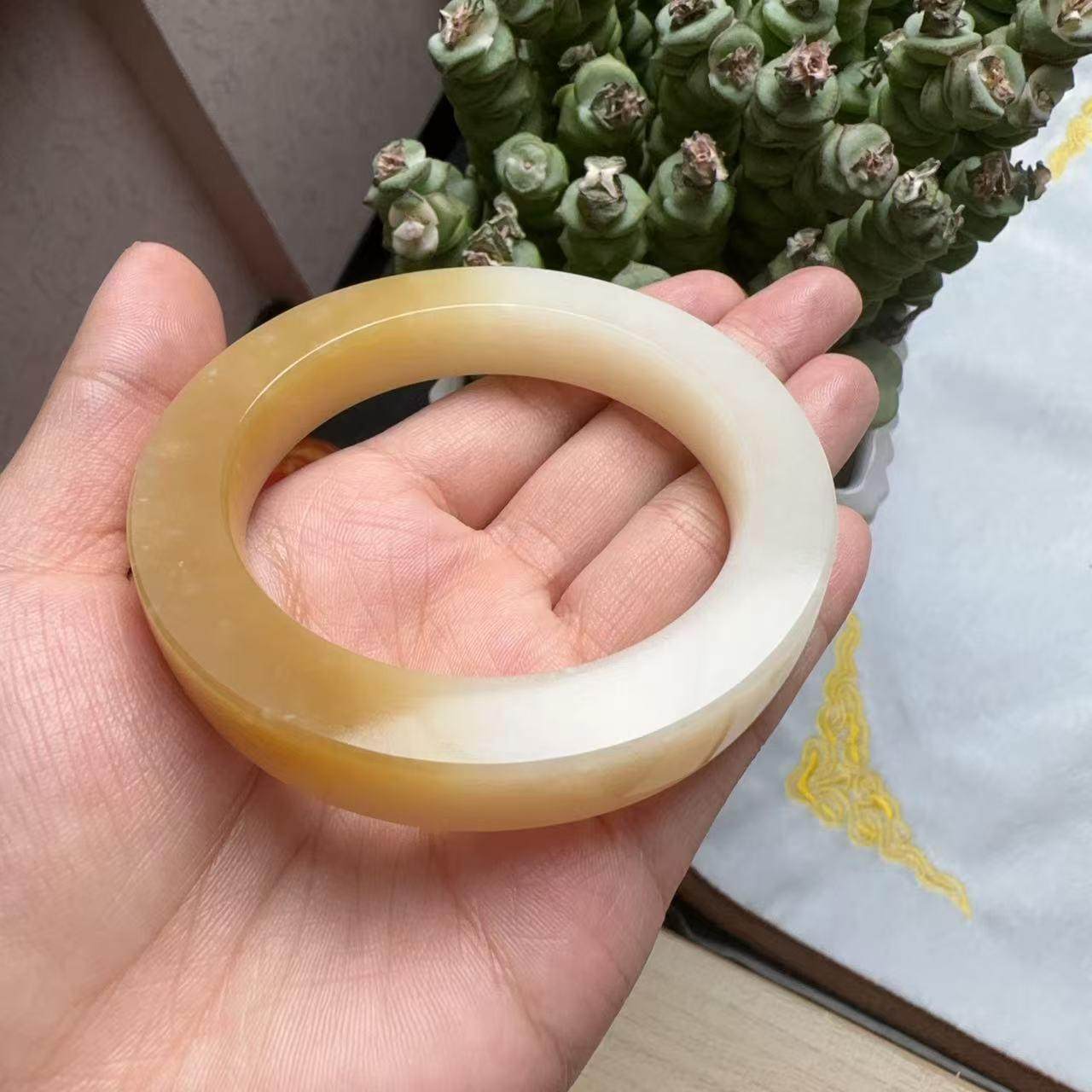 新疆和田玉且末糖藕粉地产特色料手镯方镯油润熟糯稀有料老余