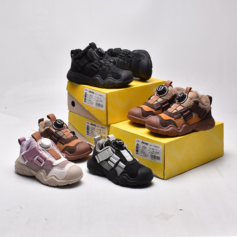 撤柜男女童户外大棉加绒皮面儿童运动鞋软底防滑旋转纽扣跑步鞋