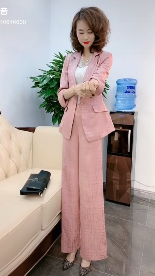 2022年春季新款时尚修身白塔女套装上衣裤子两件套