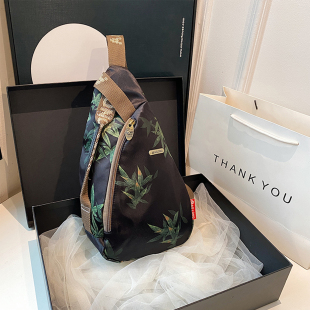 个性 网红同款 时尚 轻便通勤斜挎包 水滴形单肩背包 民族风印花胸包