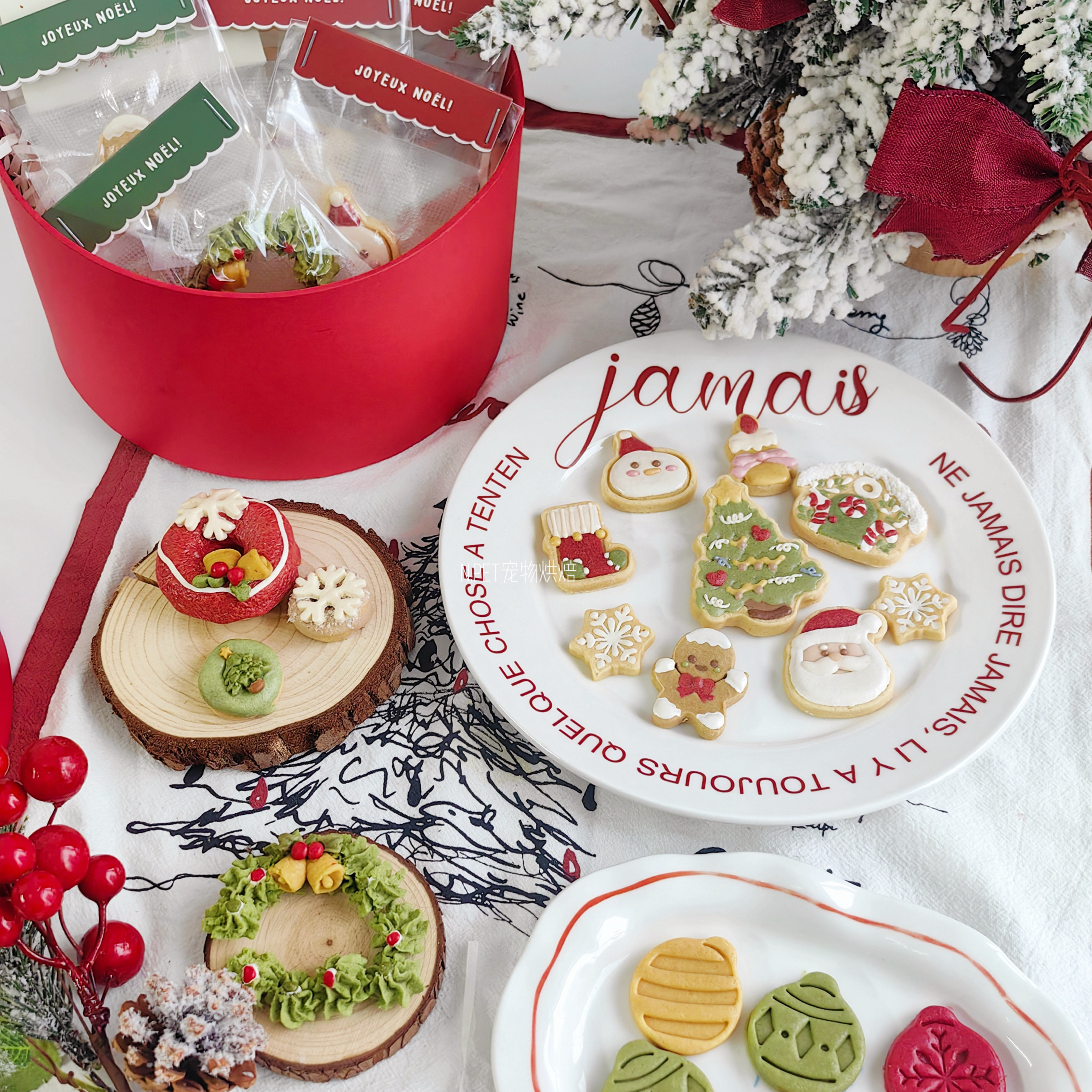 宠物圣诞节礼盒猫咪狗狗节日配餐饼干曲奇甜甜圈羊奶片零食包邮