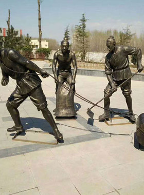 纯铜定制农民扛背篓担扁担雕塑像