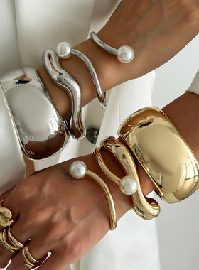 欧美跨境设计感缠绕金属仿珍珠手镯 叠戴气质简约光面开口手环女