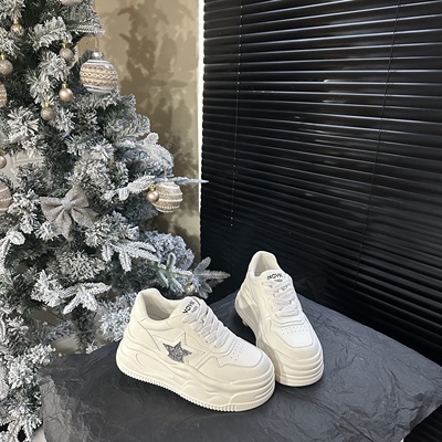 增高8厘米的舒适小白鞋