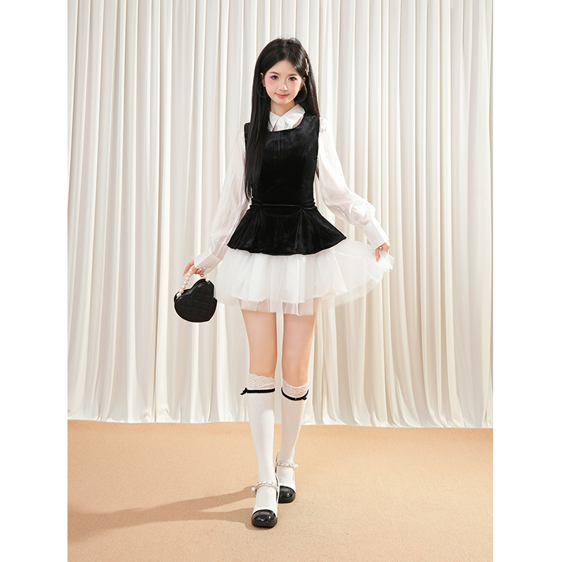 法式富家千金风套装女春季2025新款衬衫+网纱短裙+黑色上衣三件套