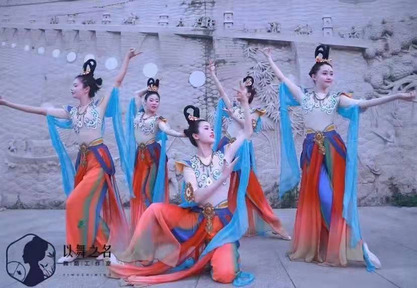 敦煌飞天舞蹈服出租古力娜扎同款仙女侠女写真古风中国风斗破苍穹图片