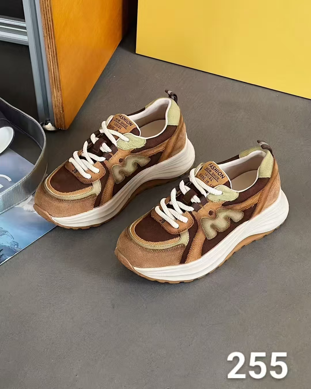 柏育兰大码女鞋2025秋真皮超轻休闲老爹鞋潮鞋运动鞋轻便软底41