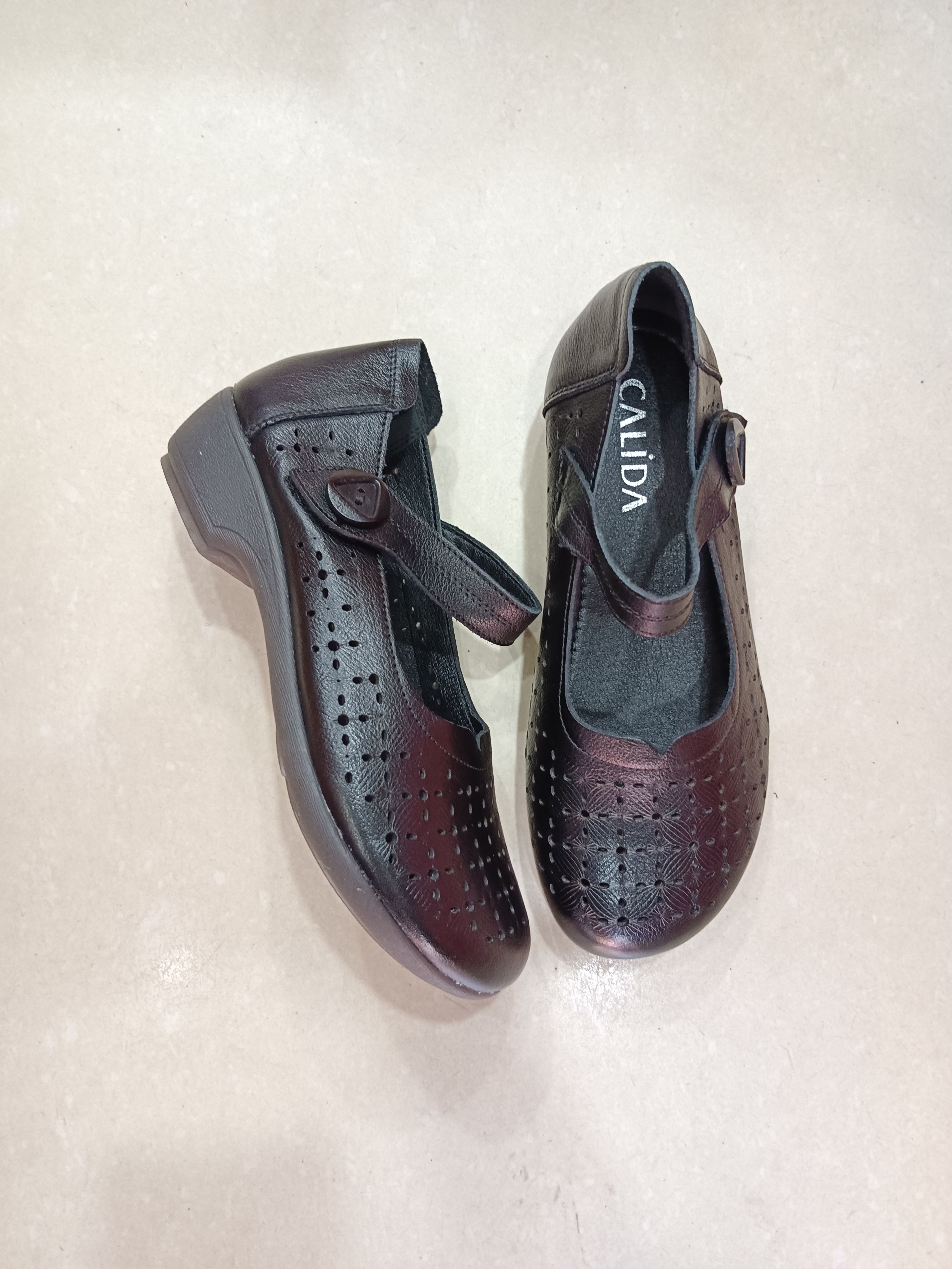 卡莉丹女鞋2024夏真皮平底单鞋