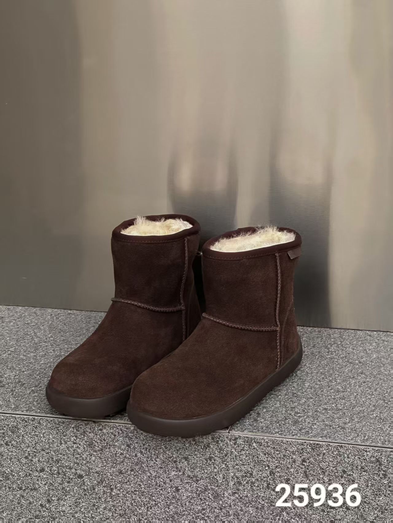 柏育兰大码女鞋2025冬真皮时尚加绒保暖雪地靴短靴舒适牛皮棉鞋42