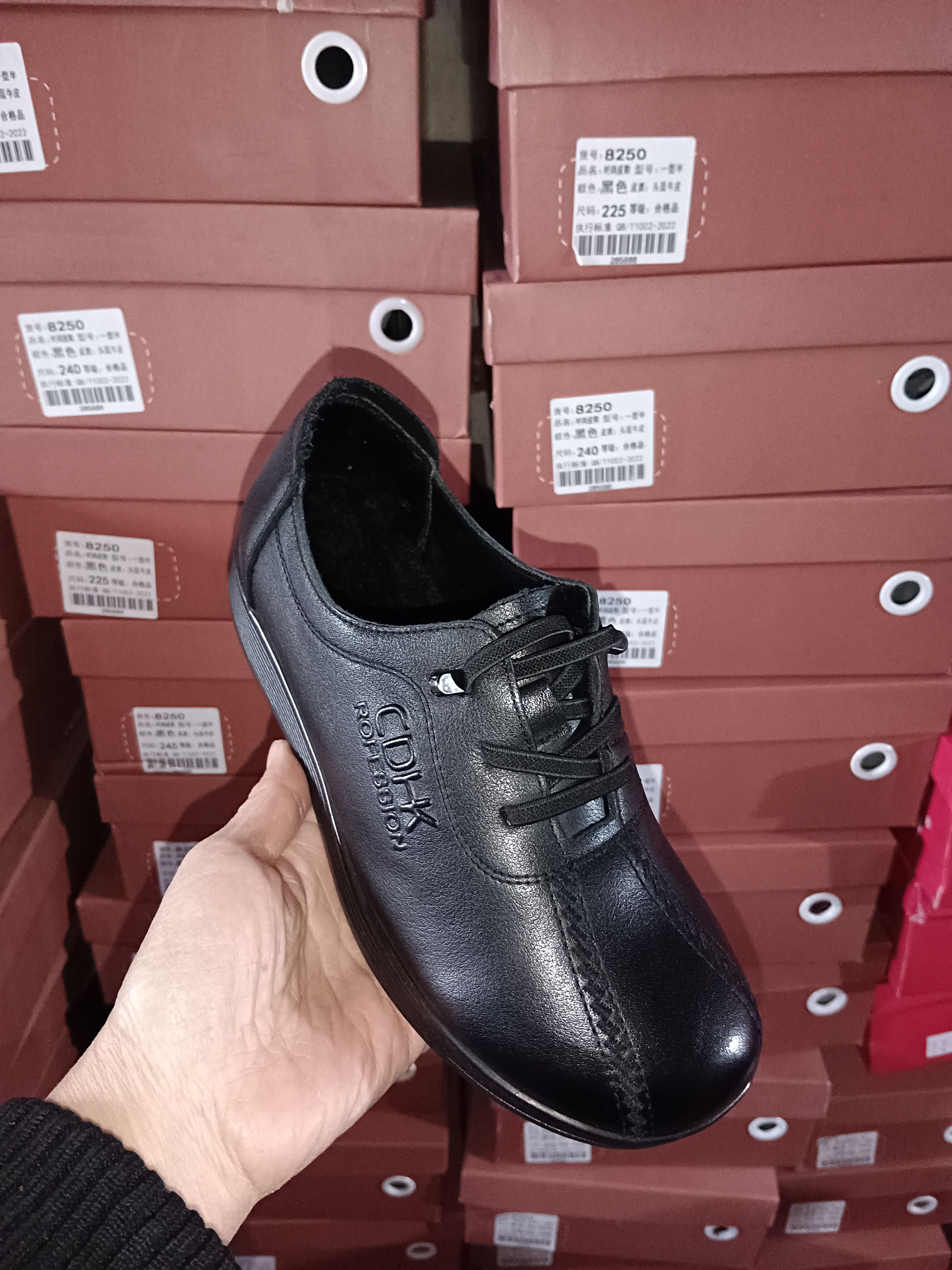 卡莉丹女鞋2025冬真皮牛筋软底宽版妈妈鞋久站不累脚舒适牛皮鞋41