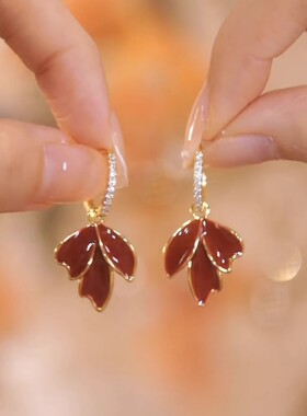 新款复古滴釉红色枫叶子耳环小众设计感气质耳饰法式轻奢秋冬耳