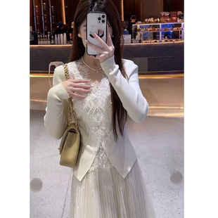 高级感中古风银丝亮片v领针织衫女秋季新款法式温柔风打底衫上衣