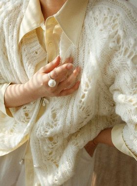 A'1st编辑店 法式浪漫风镂空钩花白色毛衣女羊毛外搭针织开衫早春