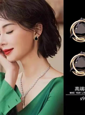 气质名媛黑色耳钉时尚高级感三角锆石水晶耳环女韩版百搭圆脸耳饰