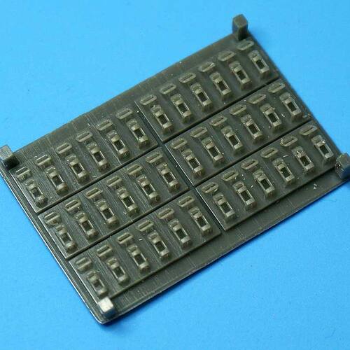 FAT FROG 1/35 T-72模型专用 工具箱肘接夹 (解锁状态) MD35002X