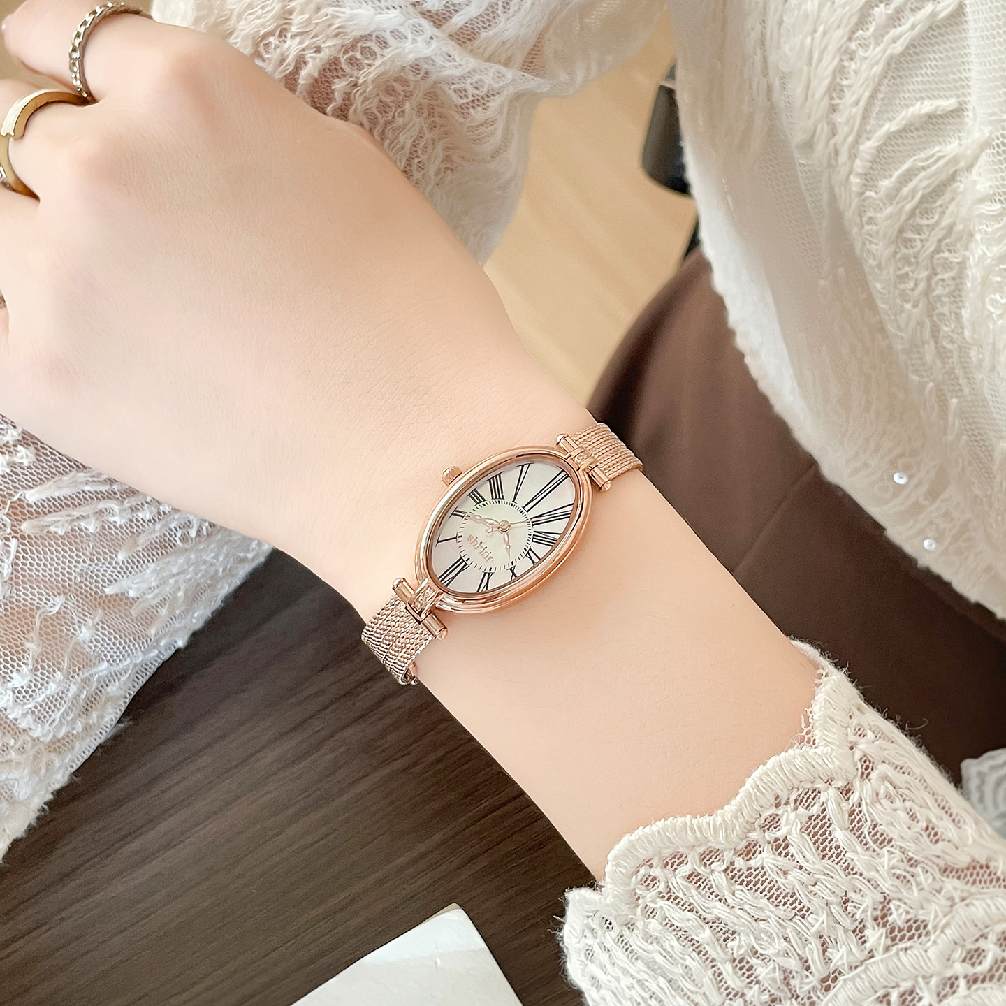 聚利时2025新款手表女款复古英伦ins风小众女士轻奢职场女生腕表