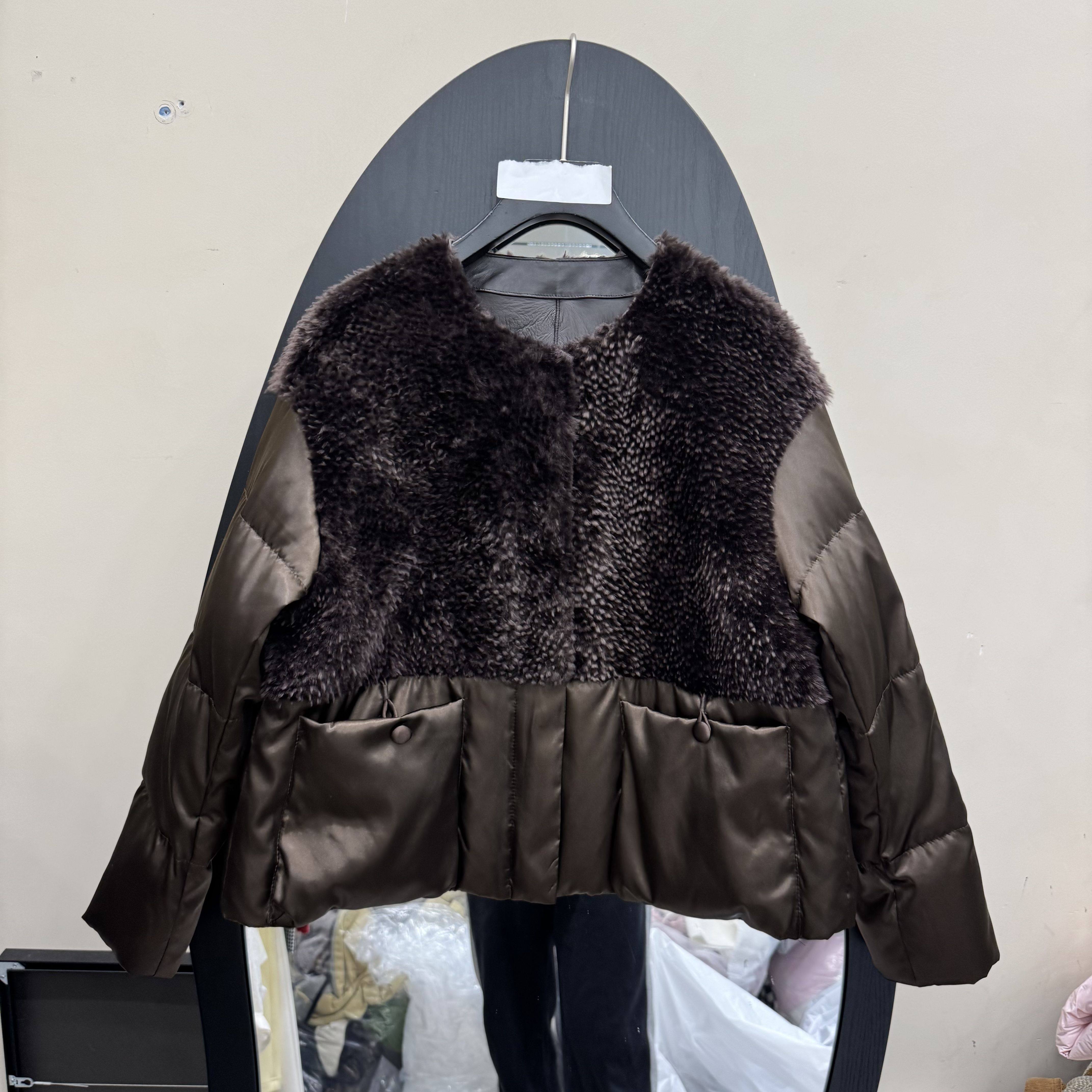 欧洲站2025冬新款拼接羊羔毛短款羽绒服女宽松显瘦鹅绒外套88250