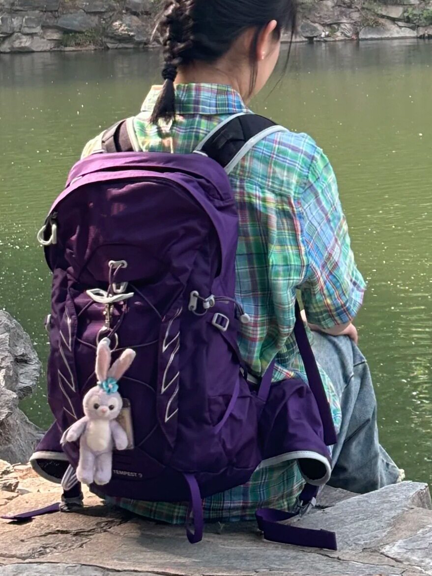 轻量化专业户外徒步登山骑行背包