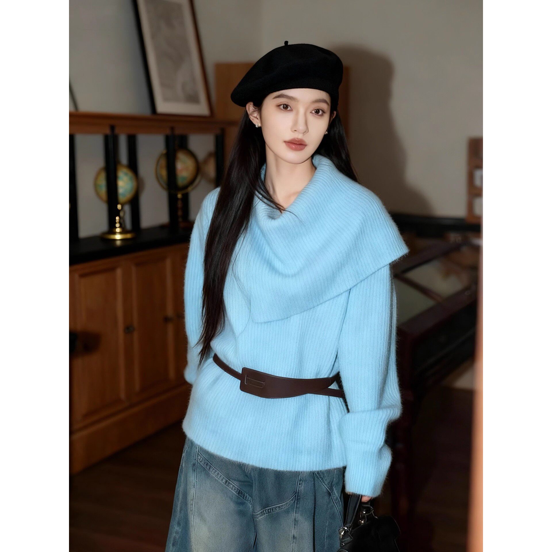 蓝色披肩式宽松毛衣女秋冬高级感温柔富家千金感独特漂亮减龄上衣