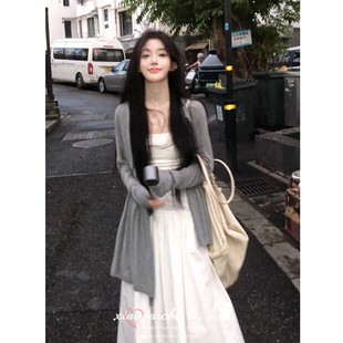 法式温柔风灰色针织开衫女秋季新款小个子穿搭吊带连衣裙两件套