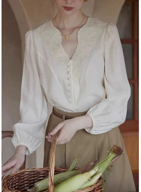 法式气质白色重工刺绣蕾丝v领衬衫女早秋新款复古宫廷风内搭上衣