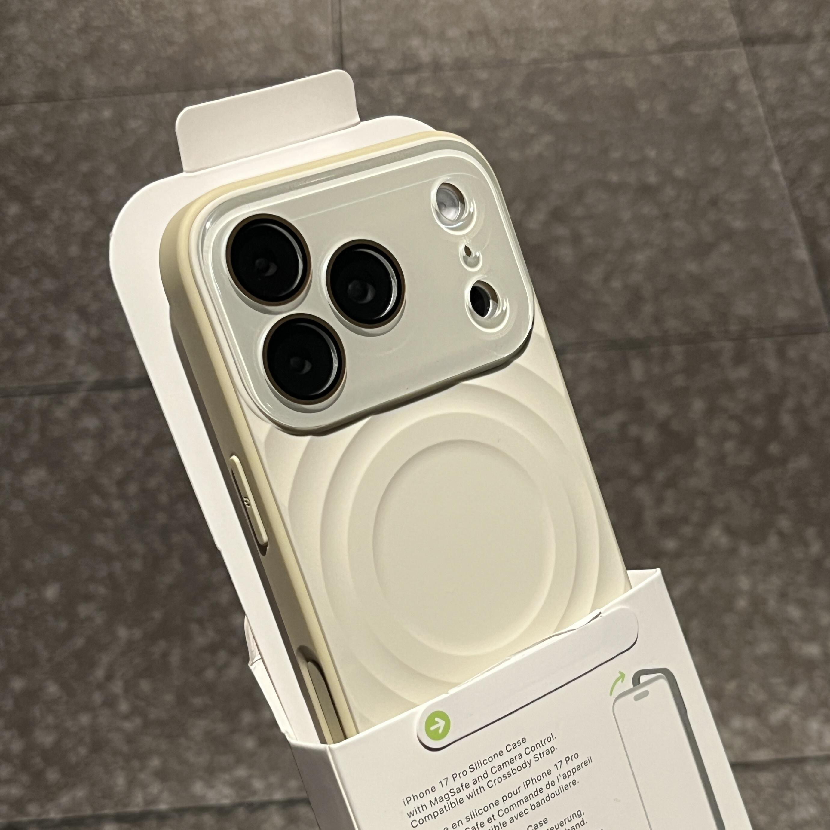 古董白纯色柔性波漾纹磁吸软壳适用苹果17promax手机壳液态硅胶iphone16pro高级感小众15全包水晶镜头防摔新