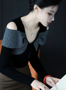 巨好看的设计感上衣轻熟小众不撞款高级感黑色烫钻拼接露肩T恤冬