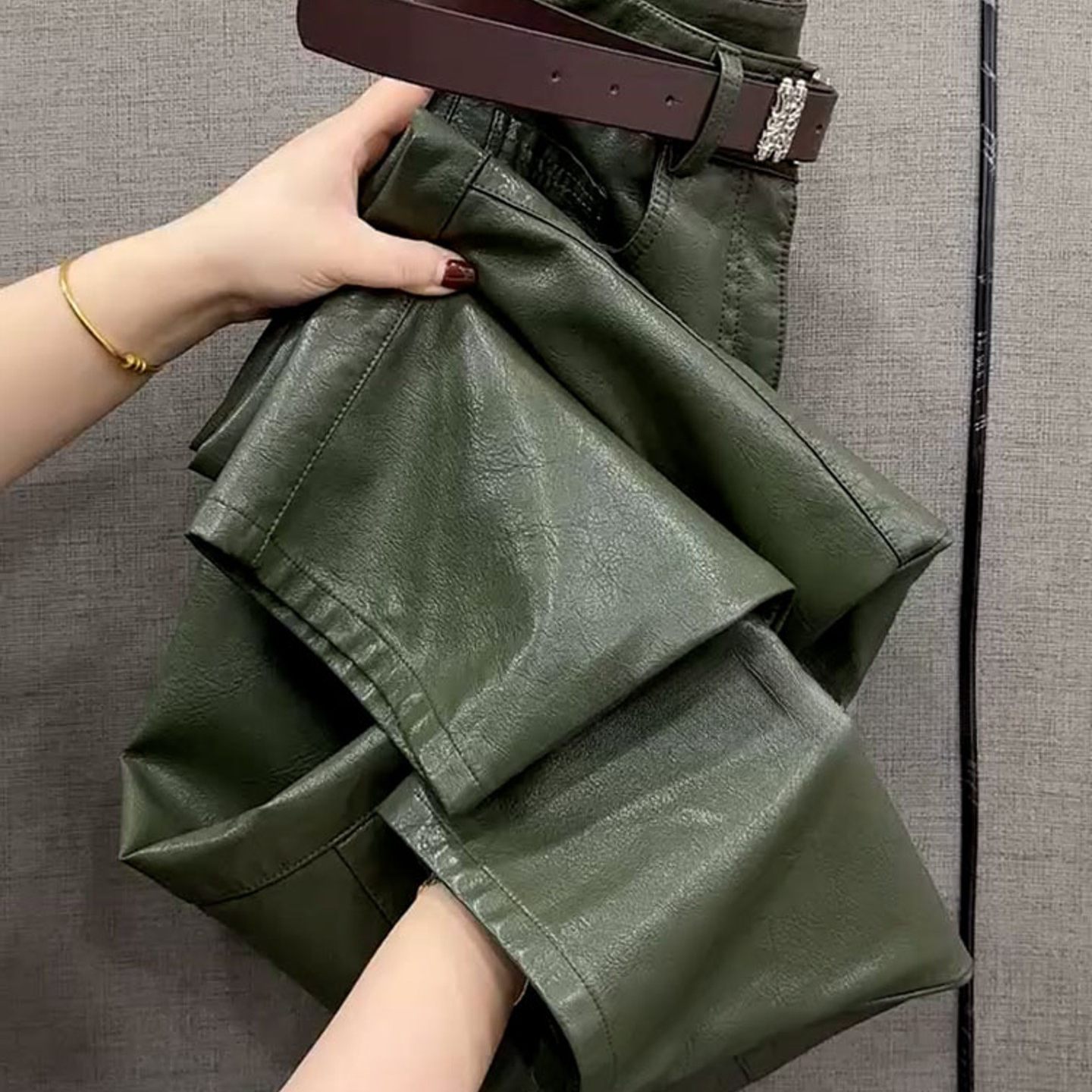 小个子高腰显瘦垂感裤子百搭宽松慵懒风别致绿色直筒阔腿皮裤女冬