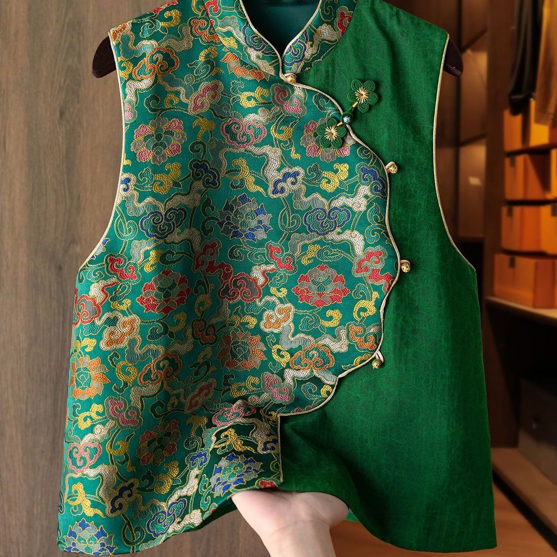 商场撤回新款女装绿色新中式马甲背心女立领斜襟盘扣织锦提花上衣