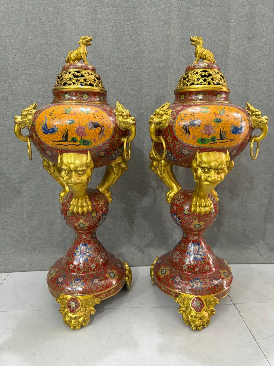 独特收藏纯铜景泰蓝红色掐丝珐琅高80厘米三兽托炉大薰香炉一对