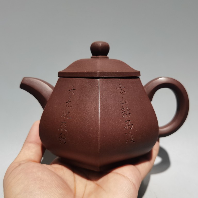 休闲品茗原矿紫泥料底款徐友泉手工六方诗词紫砂壶摆件